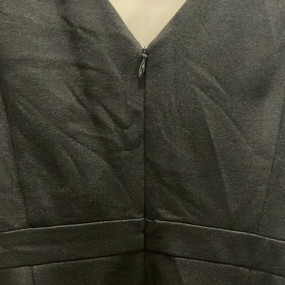 🦋Trina Turk Little black midi dress wrap deep V-Neck front and back pleat… - Picture 6 of 11